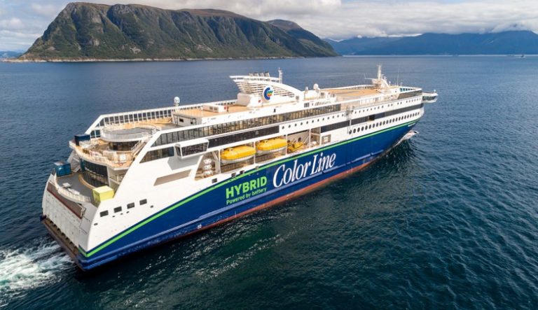 Color Hybrid przekazany armatorowi. Największy na świecie hybrydowy prom częściowo powstał w Polsce.